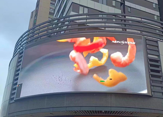 P4 P5 P6 Curved Outdoor Advertising LED Screen For Shopping Mall Downtown