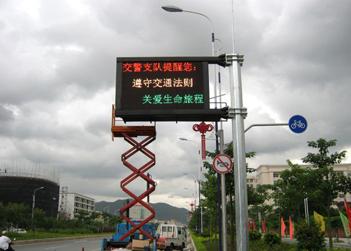 Outdoor P8 LED Road Signs , Waterproof LED Traffic Display For Message Showing