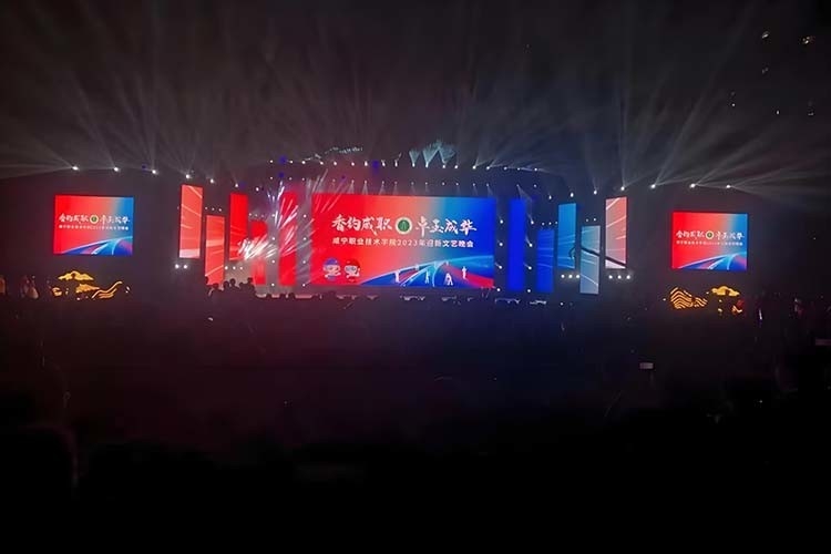 P2.6 Indoor Rental LED Display Ultra-High Refresh Rate 7680Hz Lightweight 5-7.5kg Design for Stage &amp; Events